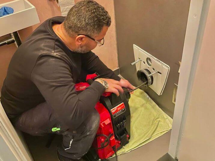 Loodgieter verhelpt wc verstopping in Utrecht